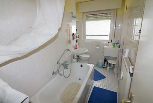 Badezimmer - Etagenwohnung in 61350 Bad Homburg mit 62m² als Kapitalanlage kaufen