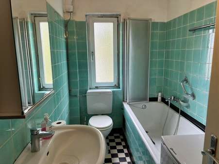 Badezimmer Badezimmer - Etagenwohnung in 61348 Bad Homburg mit 70m² kaufen