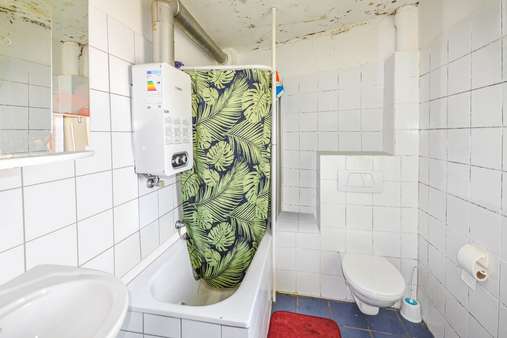 Badezimmer - Etagenwohnung in 70327 Stuttgart mit 80m² kaufen