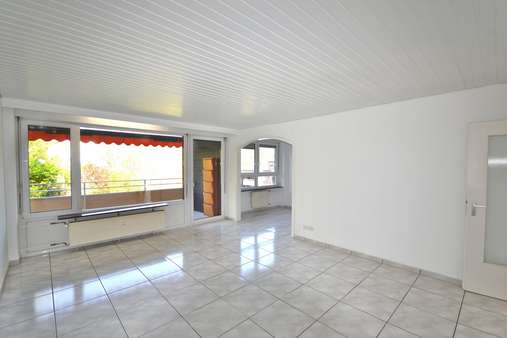 Wohnzimmer - Etagenwohnung in 70329 Stuttgart mit 83m² kaufen