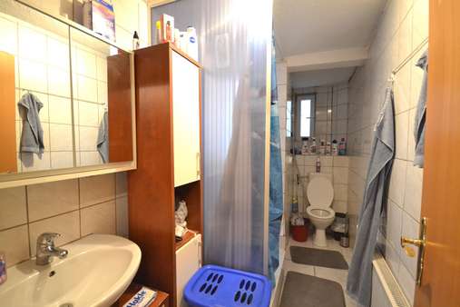 Badezimmer - Etagenwohnung in 70327 Stuttgart mit 55m² kaufen