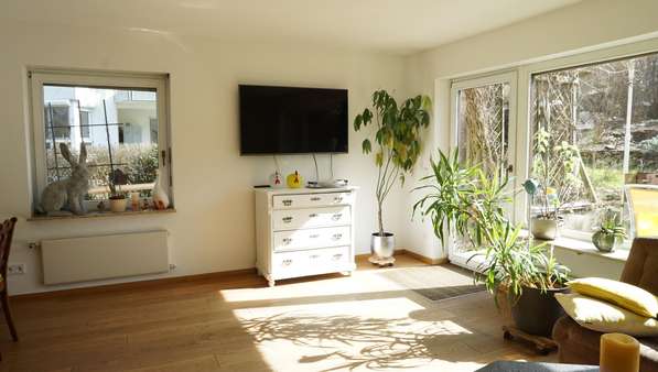 Wohnzimmer - Reiheneckhaus in 70599 Stuttgart mit 141m² kaufen