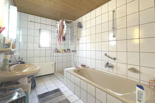 Tageslichtbadezimmer - Erdgeschosswohnung in 71149 Bondorf mit 93m² kaufen