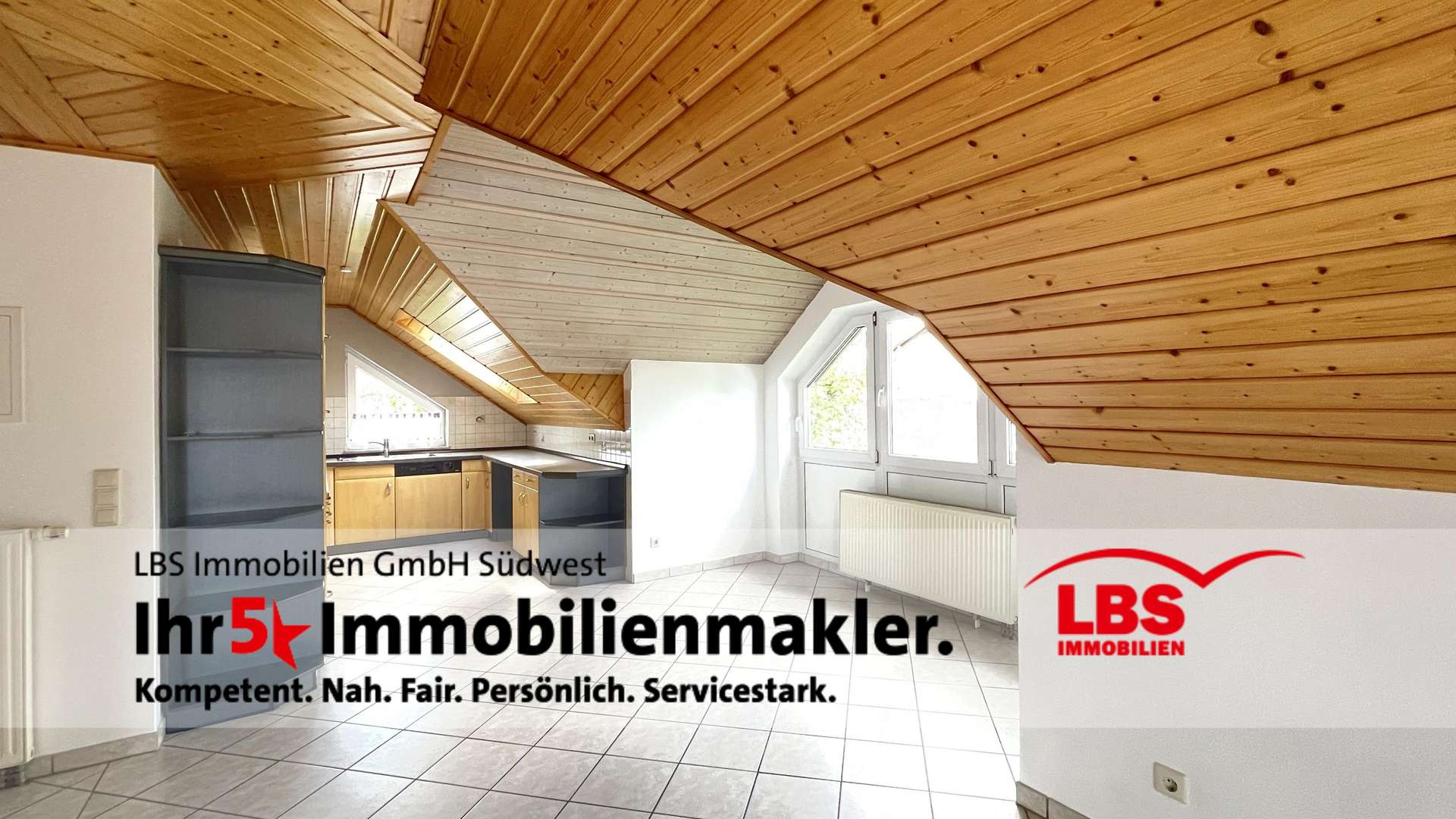 Essbereich und Küche - Dachgeschosswohnung in 72379 Hechingen mit 77m² kaufen