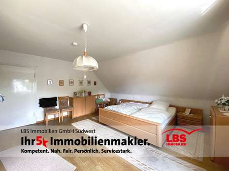 Schlafzimmer - Doppelhaushälfte in 76189 Karlsruhe mit 133m² kaufen