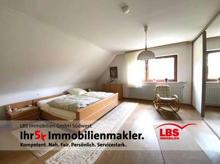 Schlafzimmer - Doppelhaushälfte in 76189 Karlsruhe mit 133m² kaufen