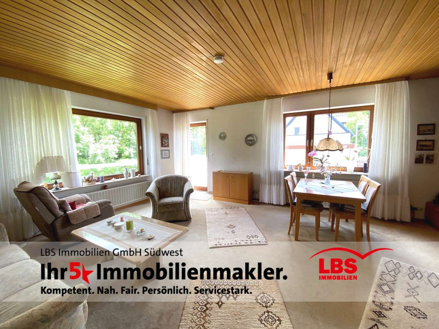 Wohnzimmer - Doppelhaushälfte in 76189 Karlsruhe mit 133m² kaufen