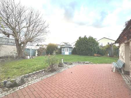 Garten - Einfamilienhaus in 68753 Waghäusel mit 193m² kaufen