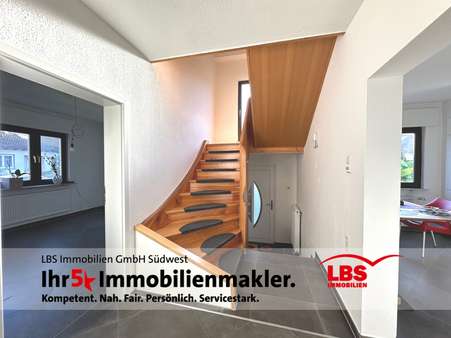 Flur - Einfamilienhaus in 76676 Graben-Neudorf mit 139m² kaufen