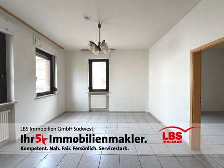 Wohnzimmer EG - Einfamilienhaus in 68753 Waghäusel mit 112m² kaufen