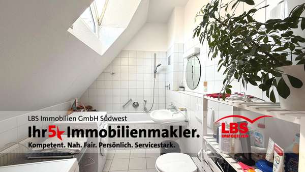 Tageslichtbad - Dachgeschosswohnung in 76227 Karlsruhe mit 98m² kaufen