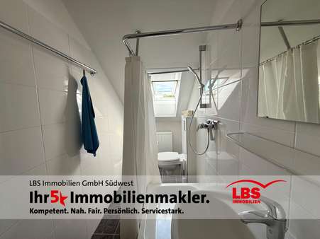 Badezimmer - Dachgeschosswohnung in 76185 Karlsruhe mit 30m² mieten
