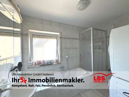Bad - Doppelhaushälfte in 68519 Viernheim mit 138m² kaufen
