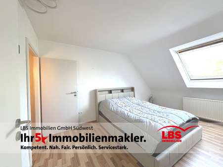 Schlafzimmer - Doppelhaushälfte in 68519 Viernheim mit 138m² kaufen