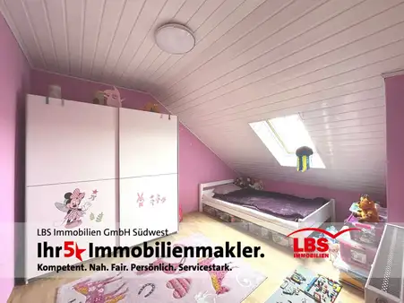 Helle, gemütliche 4 Zimmerwohnung mit Garage, Carport und Gartenanteil