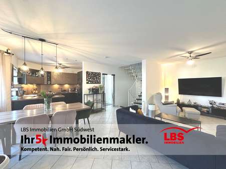 Wohnbereich - Maisonette-Wohnung in 68519 Viernheim mit 138m² kaufen