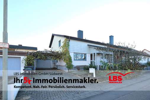 Außenansicht - Doppelhaushälfte in 76831 Göcklingen mit 137m² kaufen