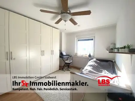 Großzügige 5-Zimmerwohnung mit 2 Balkonen und Garage