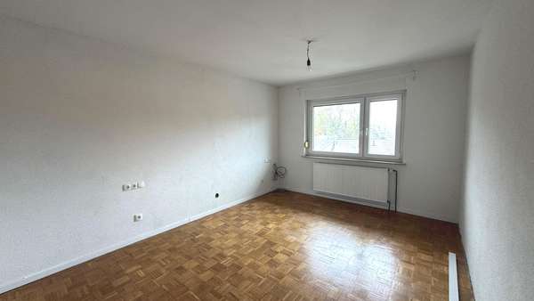 Schlafzimmer - Etagenwohnung in 76327 Pfinztal mit 111m² kaufen