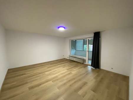 Wohnzimmer - Etagenwohnung in 44141 Dortmund mit 77m² kaufen