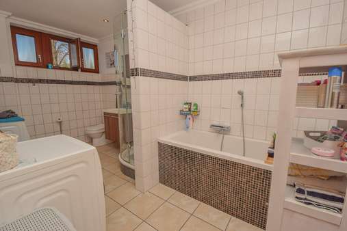 Badezimmer Whg. Nr. 6 - Mehrfamilienhaus in 25337 Elmshorn mit 503m² günstig kaufen