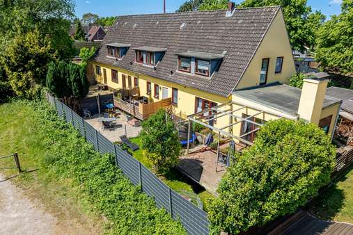 Terrassen und Gärten zu den Wohnungen. - Mehrfamilienhaus in 25337 Elmshorn mit 503m² kaufen