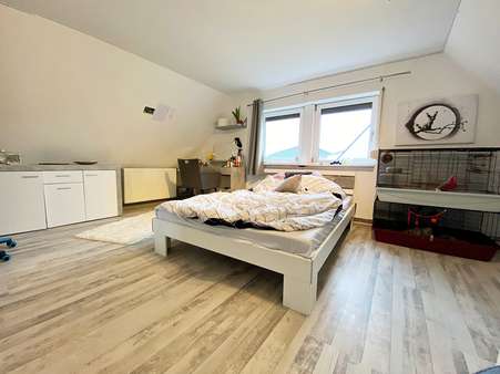 Schlafzimmer - Doppelhaushälfte in 25421 Pinneberg mit 150m² kaufen