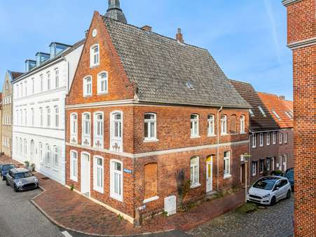 Seitenansicht. - Zweifamilienhaus in 25348 Glückstadt mit 170m² kaufen