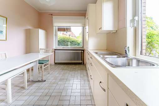 mit Essplatz und viel Tageslicht. - Einfamilienhaus in 25469 Halstenbek mit 158m² kaufen