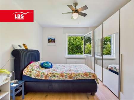 Schlafzimmer 1 -  in 53129 Bonn mit 61m² mieten