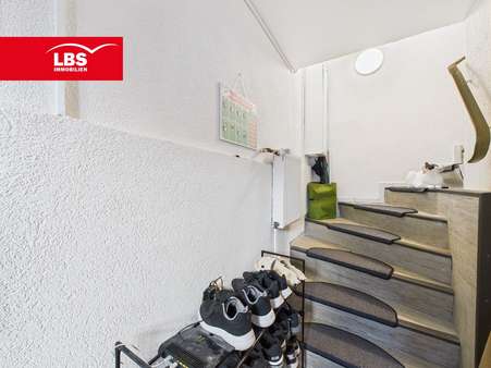 Treppenhaus Haus 1 Treppenhaus Haus 1 - Zweifamilienhaus in 53547 Dattenberg mit 156m² kaufen