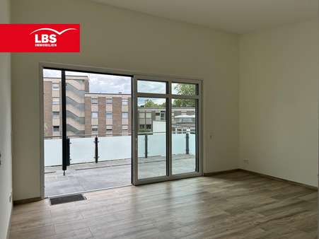 Großes Wohnzimmer Großes Wohnzimmer - Dachgeschosswohnung in 41748 Viersen mit 68m² kaufen