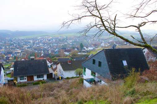 Südhanglage - Grundstück in 56651 Niederzissen mit 796m² kaufen
