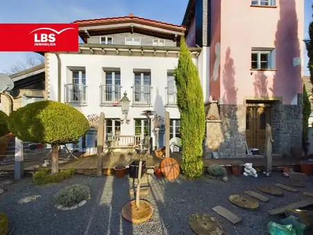 Wohnen wie im Märchen - Einfamilienhaus mit Turm und Charme