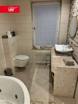 Bad Bad - Mehrfamilienhaus in 53809 Ruppichteroth mit 174m² kaufen