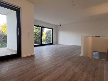Wohnzimmer EG - Mehrfamilienhaus in 63165 Mühlheim mit 288m² kaufen