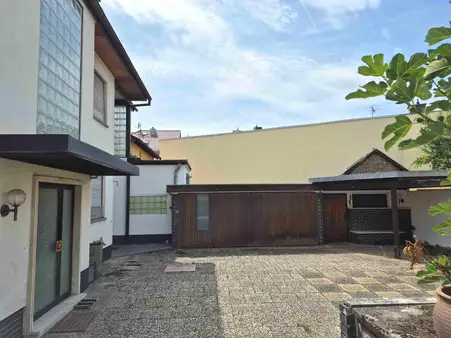 Drei Wohneinheiten plus Gewerbe, Dachboden & Hof
