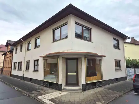Drei Wohneinheiten plus Gewerbe, Dachboden & Hof