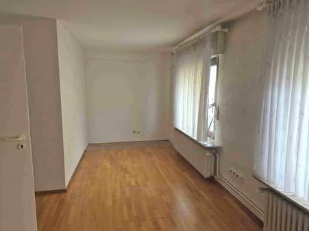 Schlafzimmer Schlafzimmer - Mehrfamilienhaus in 63165 Mühlheim mit 230m² kaufen