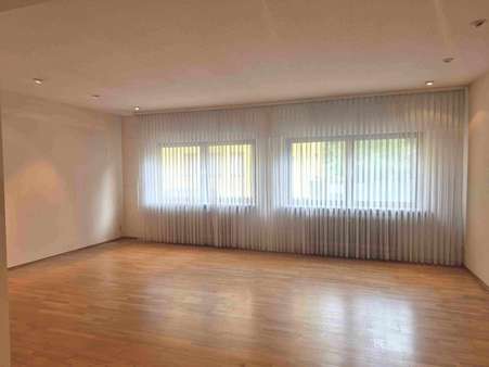 Wohnzimmer Wohnzimmer - Mehrfamilienhaus in 63165 Mühlheim mit 230m² kaufen