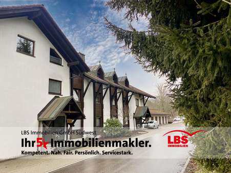 Ansicht Hauseingangsseite Ansicht Hauseingangsseite - Etagenwohnung in 79853 Lenzkirch mit 73m² kaufen