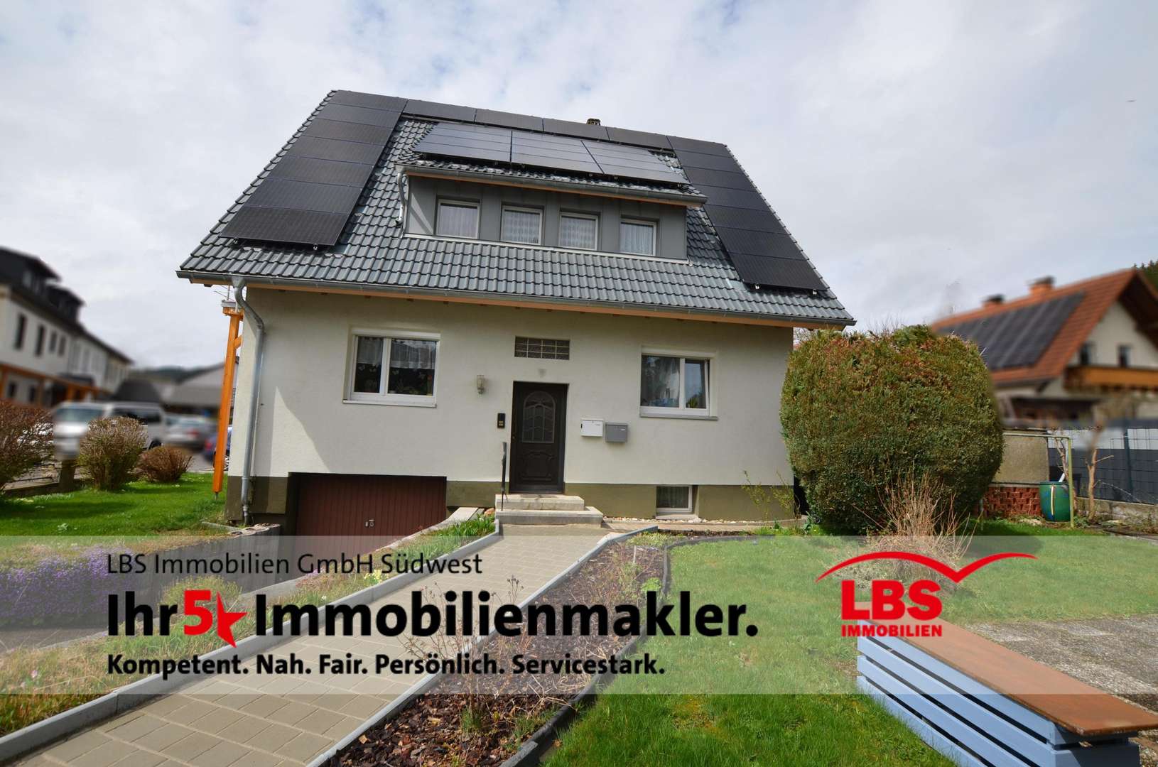Ansicht Hauseingangsseite - Zweifamilienhaus in 79822 Titisee-Neustadt mit 112m² kaufen