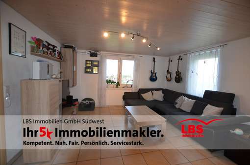 großzügiges Wohnzimmer WE EG großzügiges Wohnzimmer WE EG - Mehrfamilienhaus in 88690 Uhldingen-Mühlhofen mit 260m² kaufen