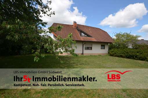 großzügige Wiese zur individuellen Gestaltung großzügige Wiese zur individuellen Gestaltung - Einfamilienhaus in 79843 Löffingen mit 200m² kaufen