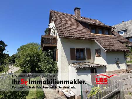Außenansicht mit Südbalkon - Einfamilienhaus in 79853 Lenzkirch mit 93m² kaufen