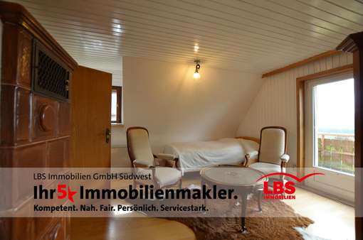 gemütliches WZ mit Kachelofen DG - Einfamilienhaus in 79853 Lenzkirch mit 93m² kaufen