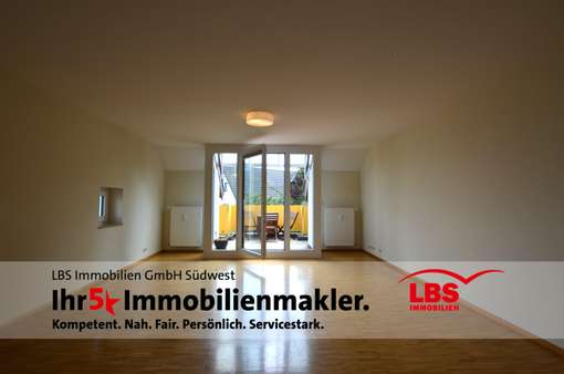 Wohn-/ Essbereich mit Balkonzugang Wohn-/ Essbereich mit Balkonzugang - Etagenwohnung in 78052 Villingen-Schwenningen mit 94m² kaufen