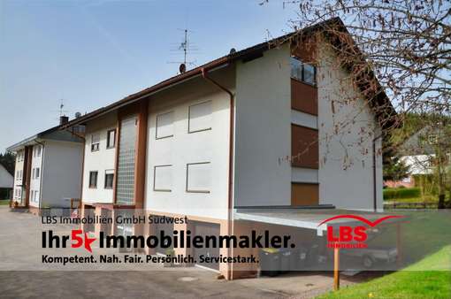 Ansicht Hauseingangsseite - Etagenwohnung in 79877 Friedenweiler mit 108m² kaufen