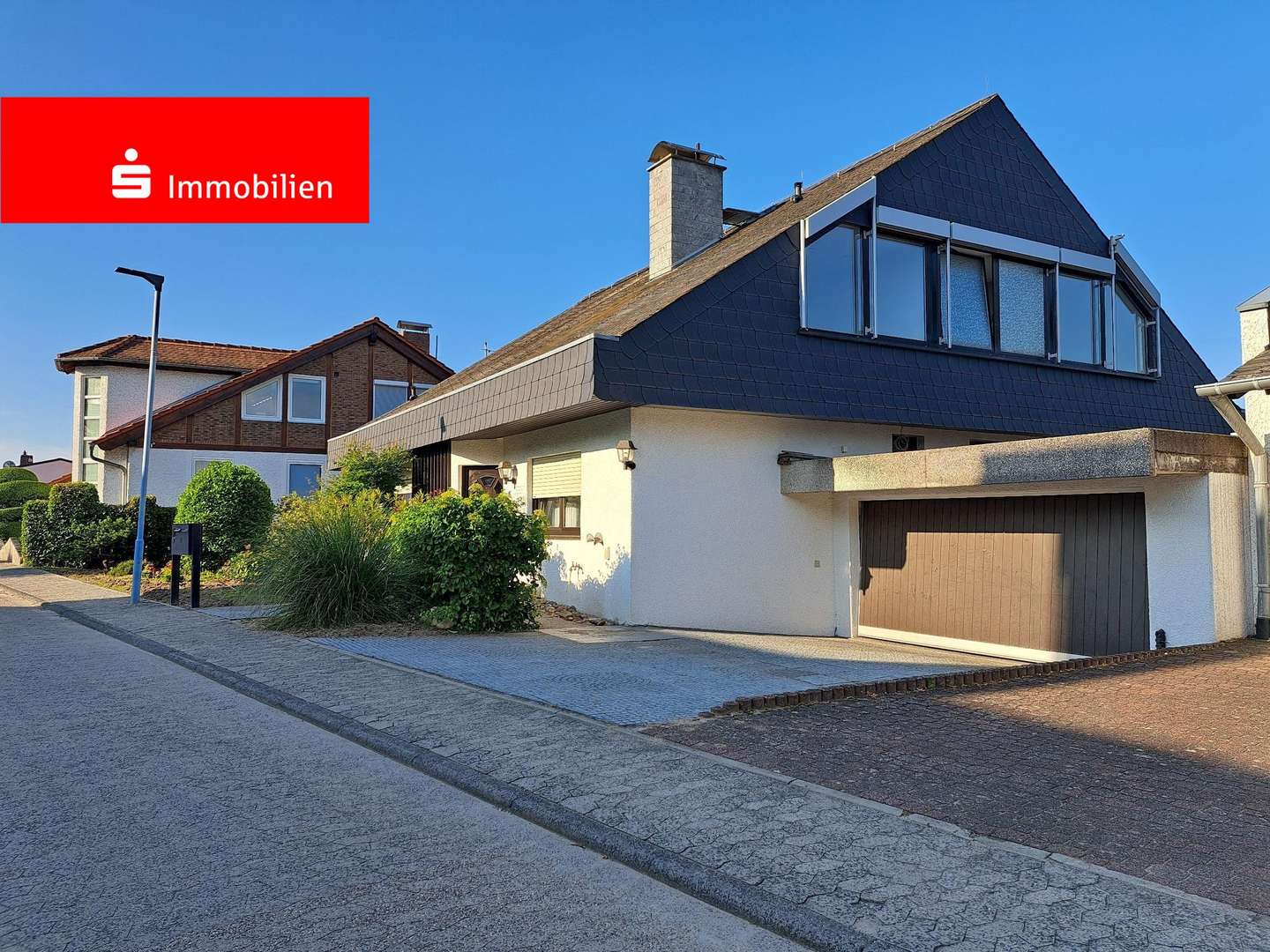 Straßenansicht - Zweifamilienhaus in 64673 Zwingenberg mit 241m² kaufen
