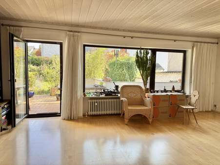 Wohnzimmer - Reihenendhaus in 64625 Bensheim mit 201m² kaufen